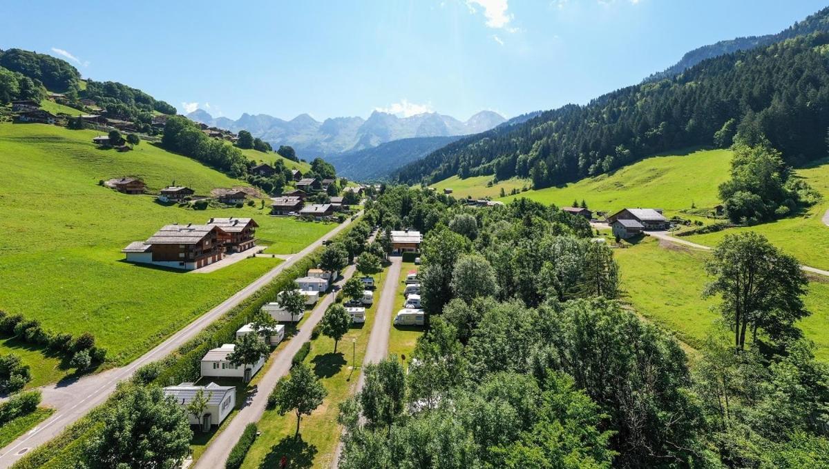 Le Clos Du Pin Hotel Le Grand-Bornand Buitenkant foto